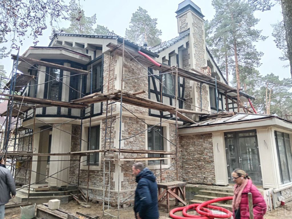 Индивидуальный жилой дом 310 м²