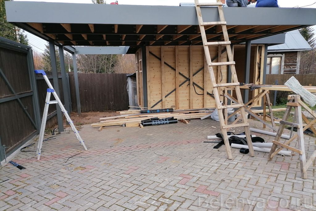 Навес с хозблоком