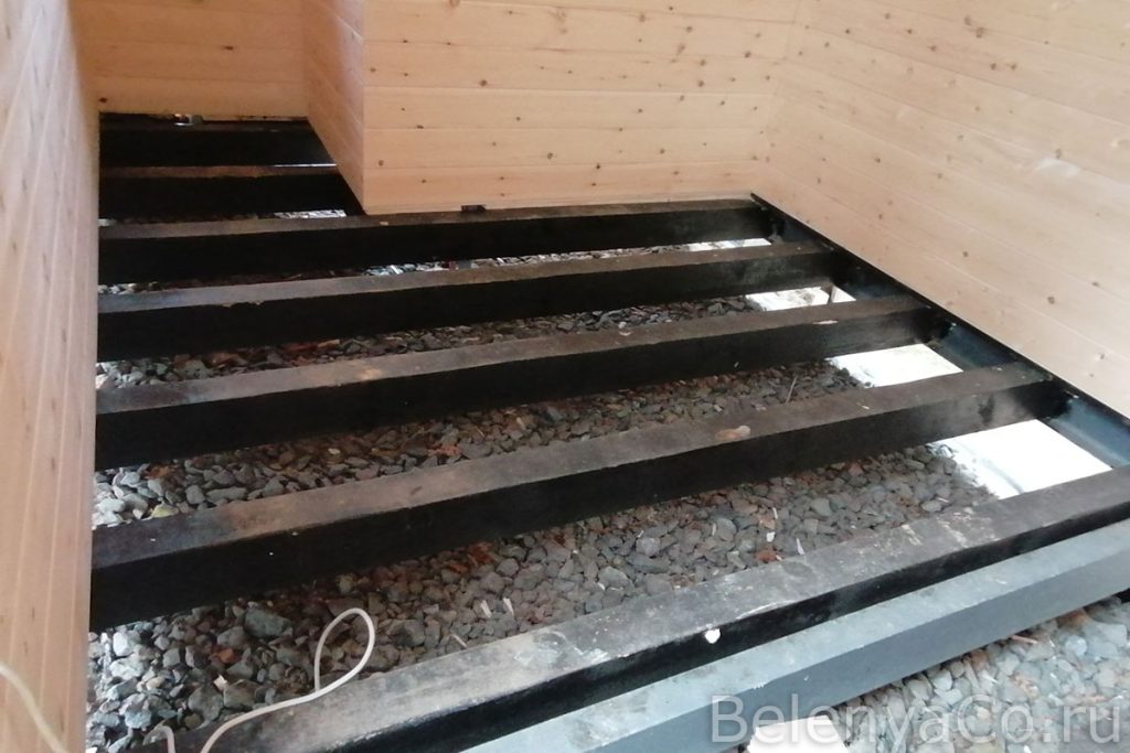 Навес с хозблоком