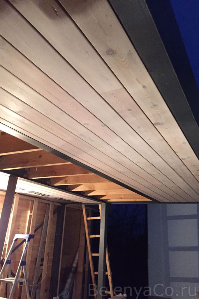 Навес с хозблоком