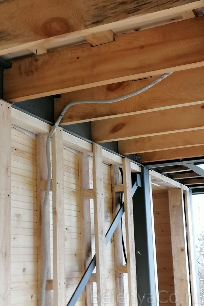 Навес с хозблоком