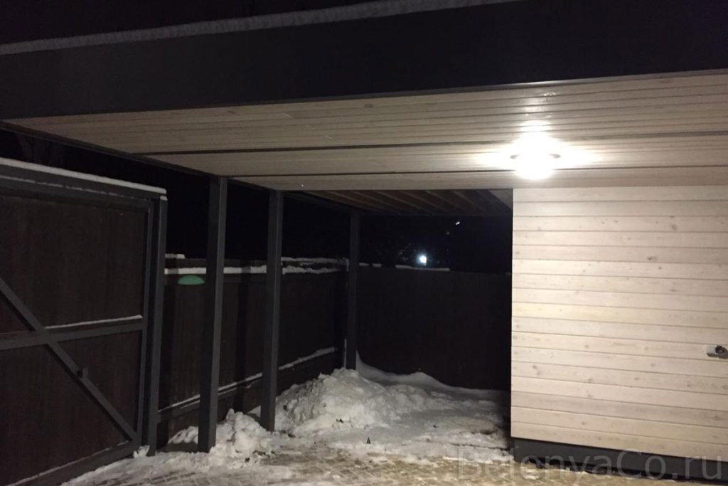 Навес с хозблоком